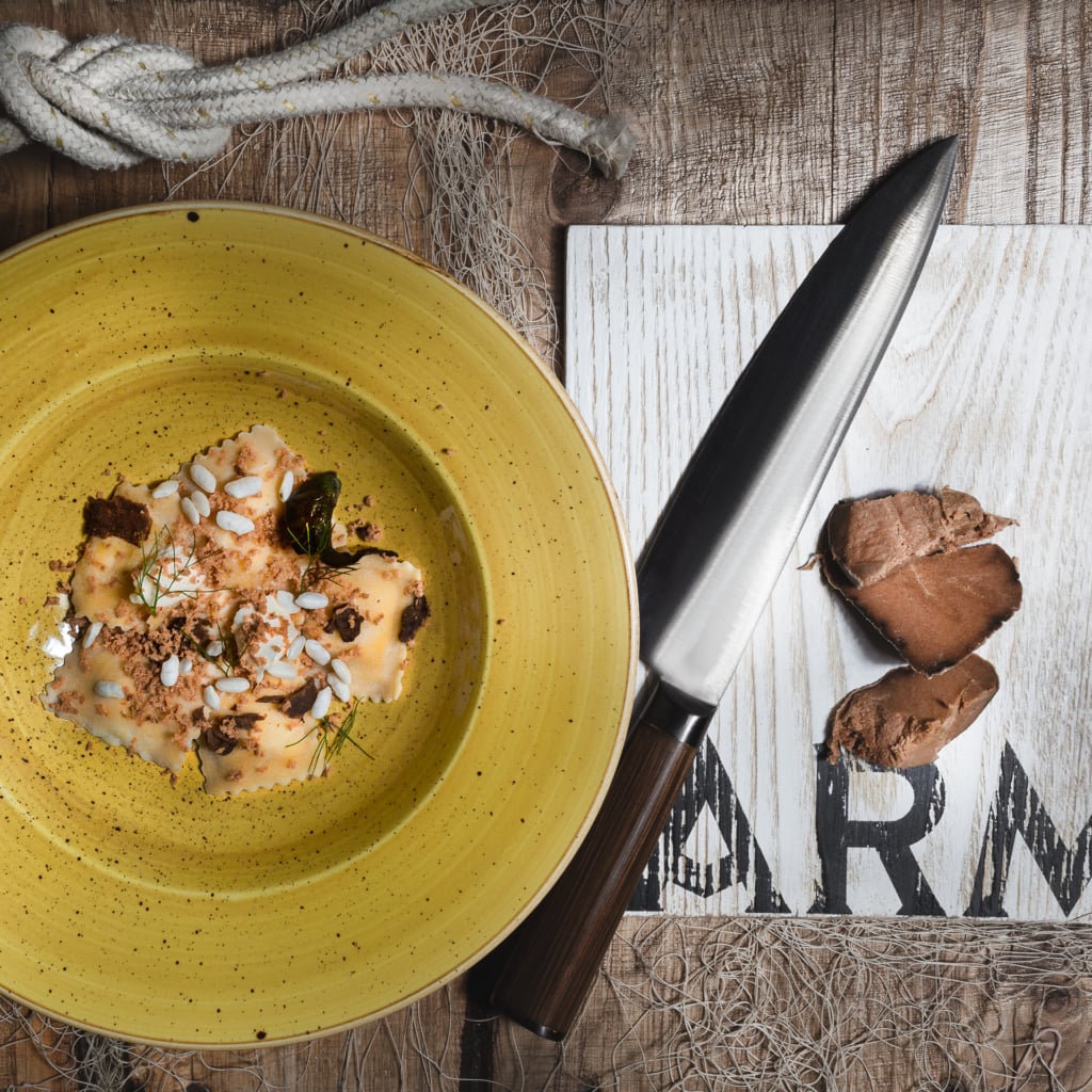 Ravioli di ricotta di bufala con bottarga di tonno rosso e risp soffiato